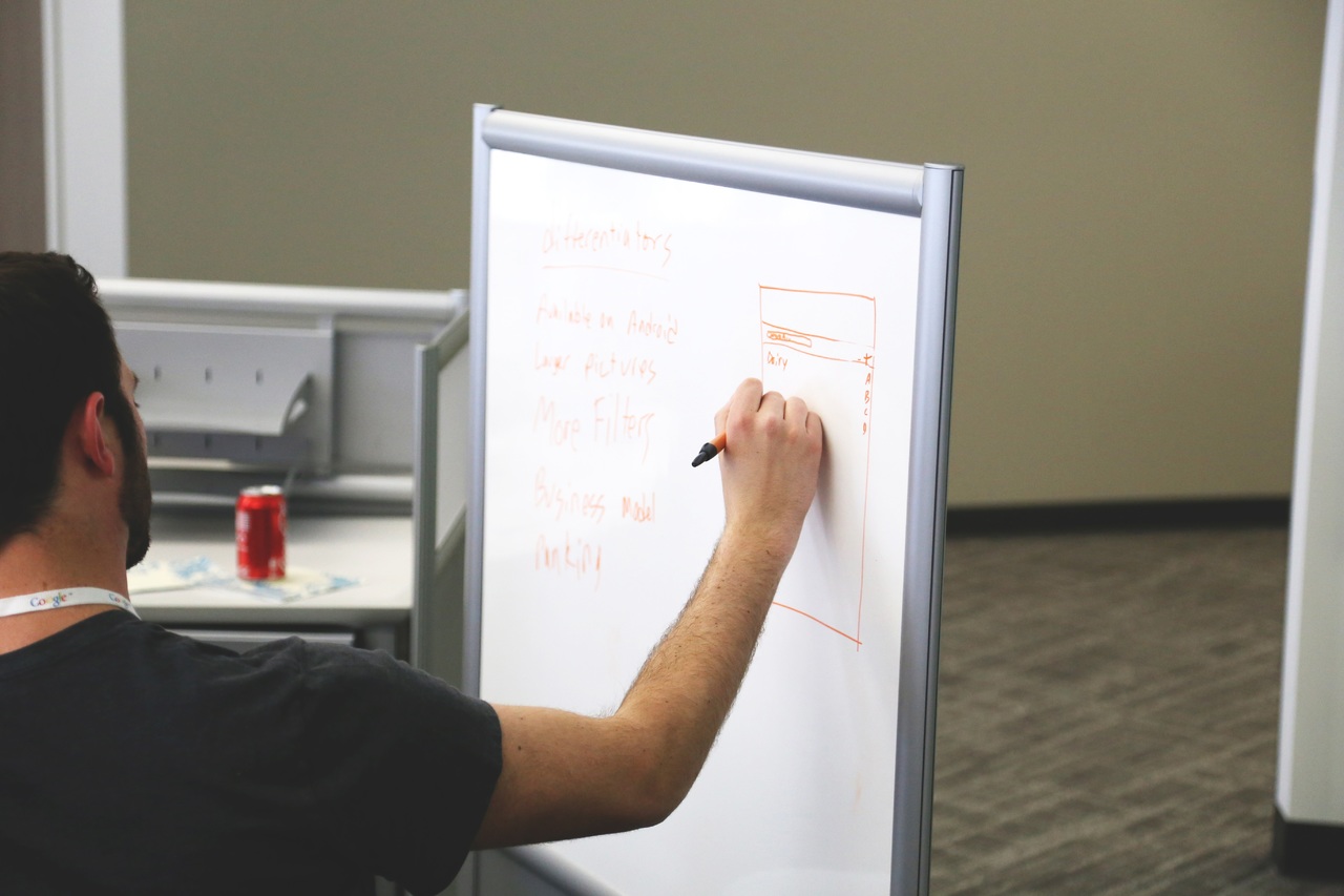 hand-man-structure-board-guy-show-764635-pxhere.com